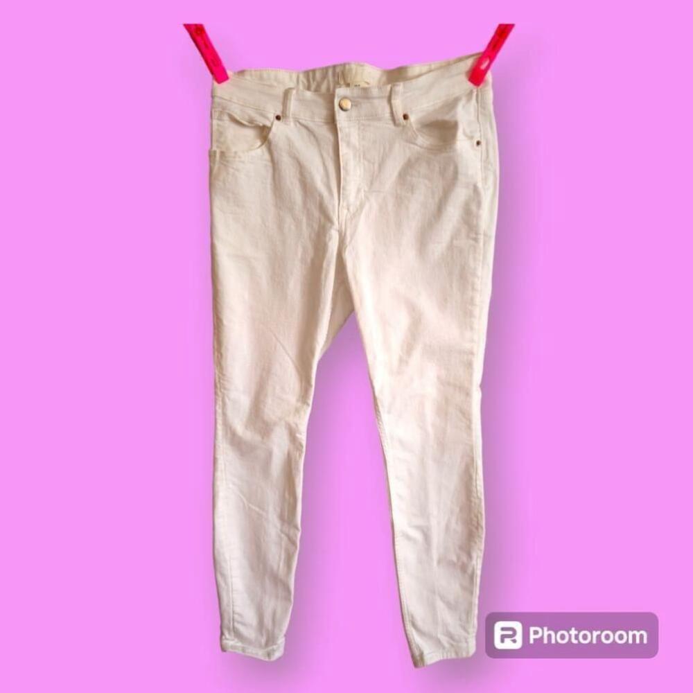 H&M White Slim Mom High Ankle Jeans Size 14